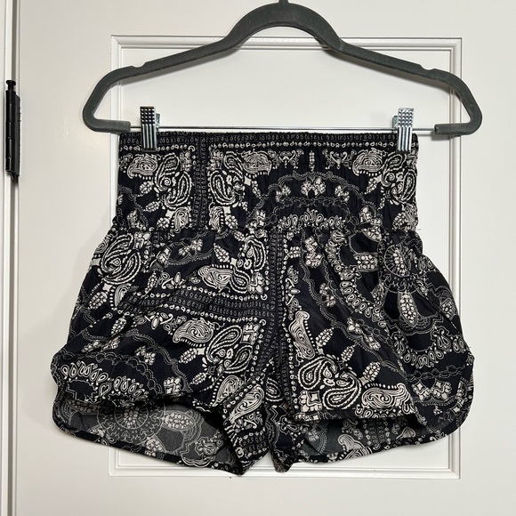 Free People Movement The Way Home Short Bandana Print Black and White (Small) - Picture 4 of 5